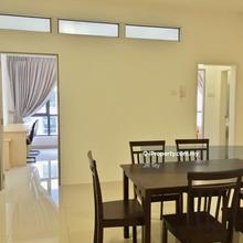Pool view 1066sf 4 rooms utropolis seksyen u1 glenmarie shah alam