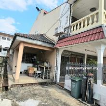 Freehold endlot with land