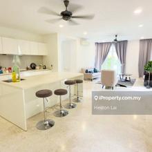 Emerald Bay, Tip Top Condition 3-Sty Super-Link ( Endlot )