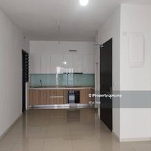 Brand New 3 Bedrooms Condominium Next to M118 & Monorail For Sale