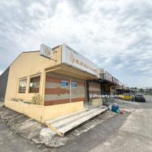 Single Storey Shop -Got 2 Corner Unit  Facing Main Road 