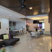 Renovated, Clean, Tidy. Facing Lake, 2 Minutes To Waterfront.