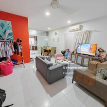 End Lot 22x80 Lake Residence Upper Renovated Townhouse
