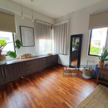 Beautiful 3 storey with big garden