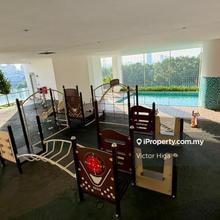 Golf course view/newly renovated/ move in ready/super clean