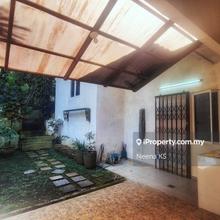 Classic 2.5-Storey Terrace in Quiet Area Surrounded by Greenery