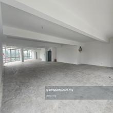 Dataran C180 shoplot corner  for sale ,spacious with good view  