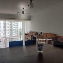 Ideal facing looking into quiet area. Cozy and comfortable bright unit