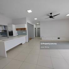 Freehold unit with 2 parking lots