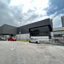 Brand new showroom/warehouse facing main road for rent at Puchong