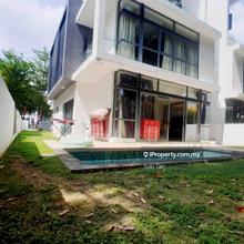 Grove Lakefields Semi-D in KL good condition