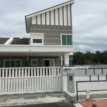 Victoria Cottage 1.5 Storey Semi-d corner Lot For Sale ( Sitiawan )