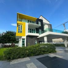 6 plus 1 Bedrooms Semi D