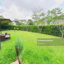 Bayou Creek, Corner Bungalow with Pool 