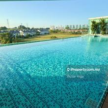 Golf course view/newly renovated/ move in ready/super clean