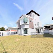 New Three Storey Bungalow in Batu Pahat with affordable price