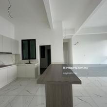 Free Legal Fee & Stamp Duty.  Junior Penthouse  with 4 carparks