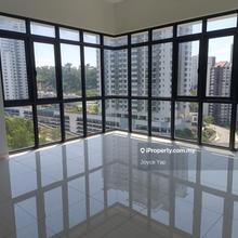 Corner lot city view with full glass window for sale! good privacy!
