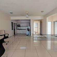 Atmosfera Condominium unit for sales! 1450 sft build up! middle floor!
