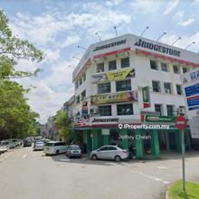 3 storey renovated shop-office