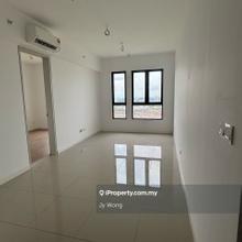 818sf, Freehold, 2 Room, 2 Parking