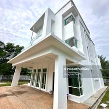 2.5-Sty Corner Bungalow at Hills Residence For Sale!