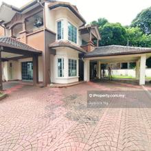 Well maintain Gated Spacious easy access to major highway