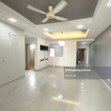 Aman Heights Condominium Renovated 2 Car Park for Sale