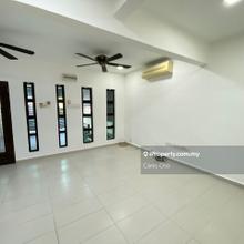 Renovated Good condition 2.5 storey (downhill type) 