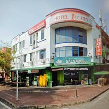 3 storey corner shop tenanted ample parking @ glenmarie shah alam 