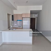 Located right next to Ara Damansara LRT with private link bridge