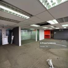Beautiful Corner Unblocked Office @ Damansara