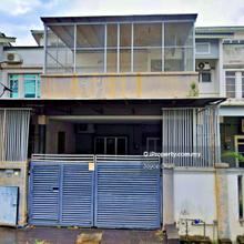 2 Storey Terrace House - 10 min to Quayside Mall