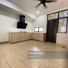 2.5 storey house Fully renovated 