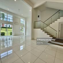 3 Storey Garden Terrace House with Club House