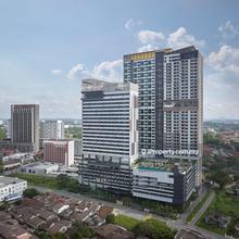 The Apple Residence - Freehold, Next to Courtyard By Marriott