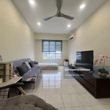 Immaculate 2 room unit in great established location, with good views