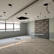 Convenient place for office or retail use.