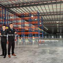 Shah Alam Warehouse for Rent with loading bays