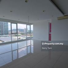 Link to starling Mall, short drive to MRT station