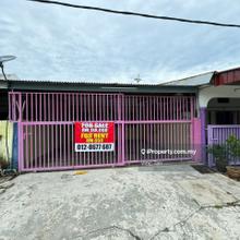 A freehold terrace facing Padang, Good for investment