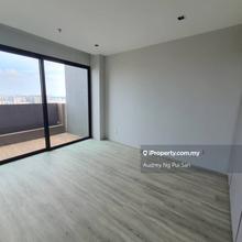 Lumi Tropicana Double Balcony high floor