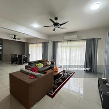 End lot, renovated, close to school, mall, shops, easy access highway