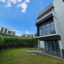 Corner with big land/ With lake view/ Private club house facilities
