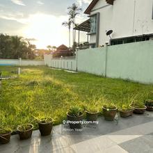 Semi-d house extra land @ the side can build another house, G&G