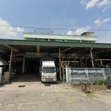 2.5 storey warehouse/ factory for rent