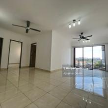 Below Market Price 2 Carpark unblock view unit Well Maintain. Urgent