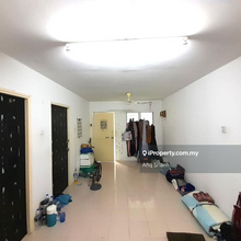 Ground Floor unit , Flat Seksyen 2 Wangsa Maju! Depan parking.