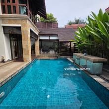 Renovated bungalow with swimming pool