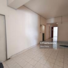 Good for investment or sublet business, huge layout top floor 